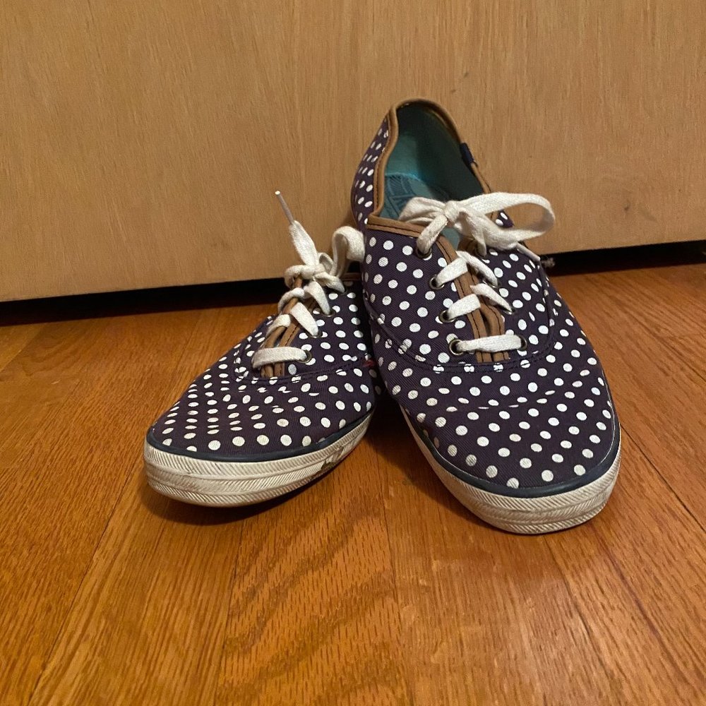 NAVY AND WHITE POLKA DOT KEDS